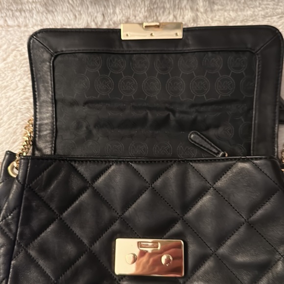 Michael Kors Sloan Large Quilted Flap Bag - Picture 5 of 9